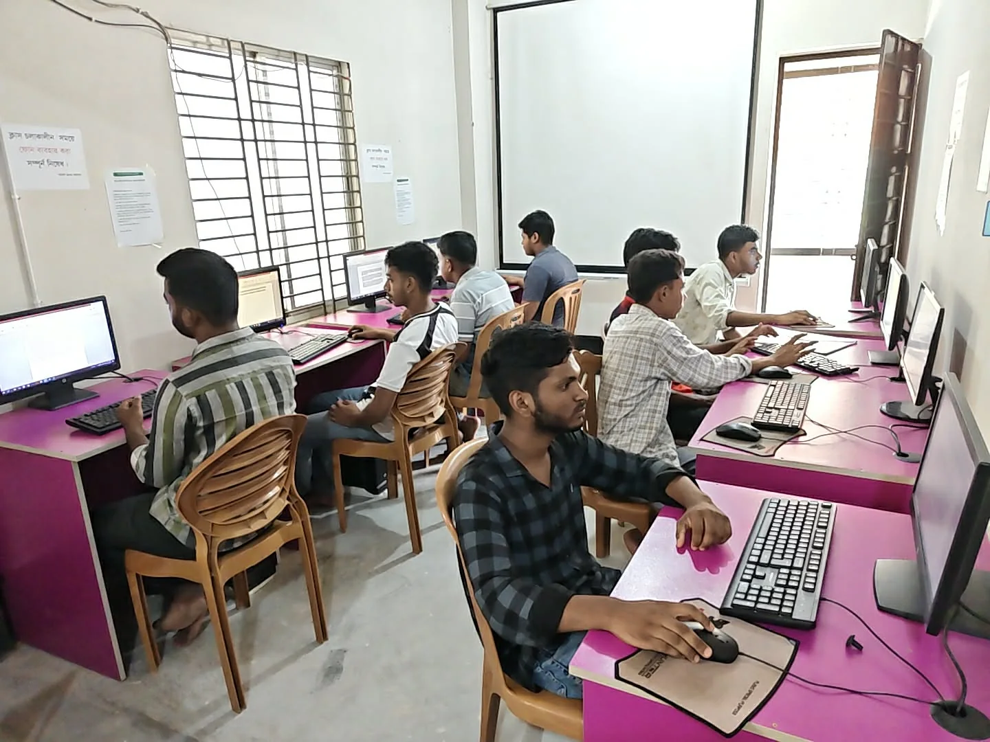 Info IT Training Institute practical computer class